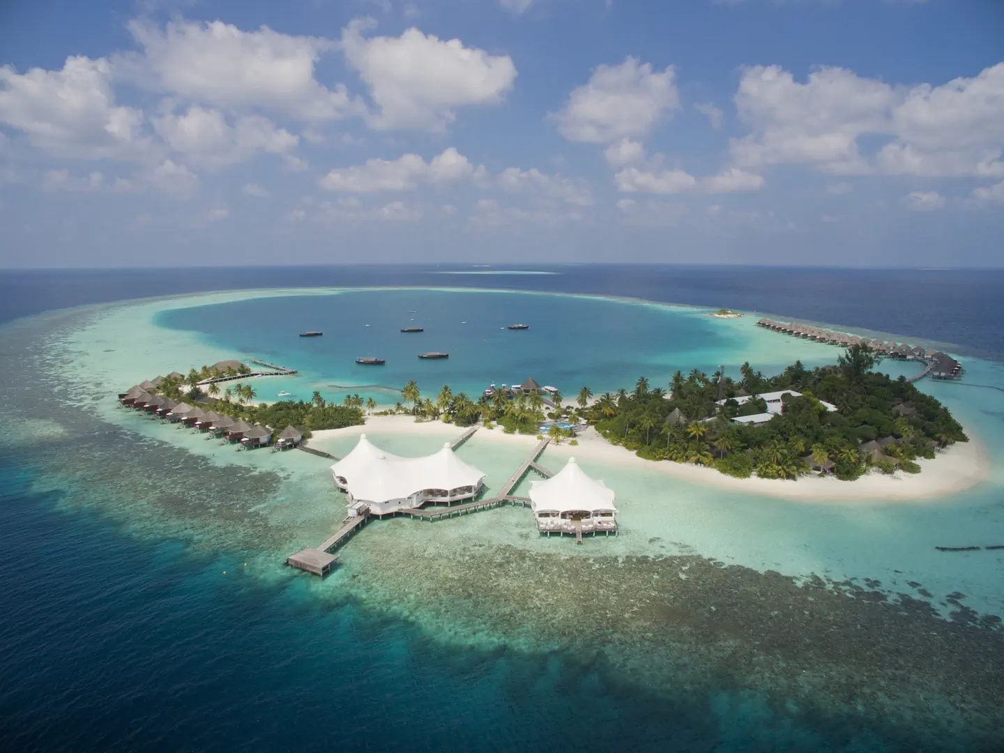 Malediwy Ari Atol Mushimasgali Safari Island Resort