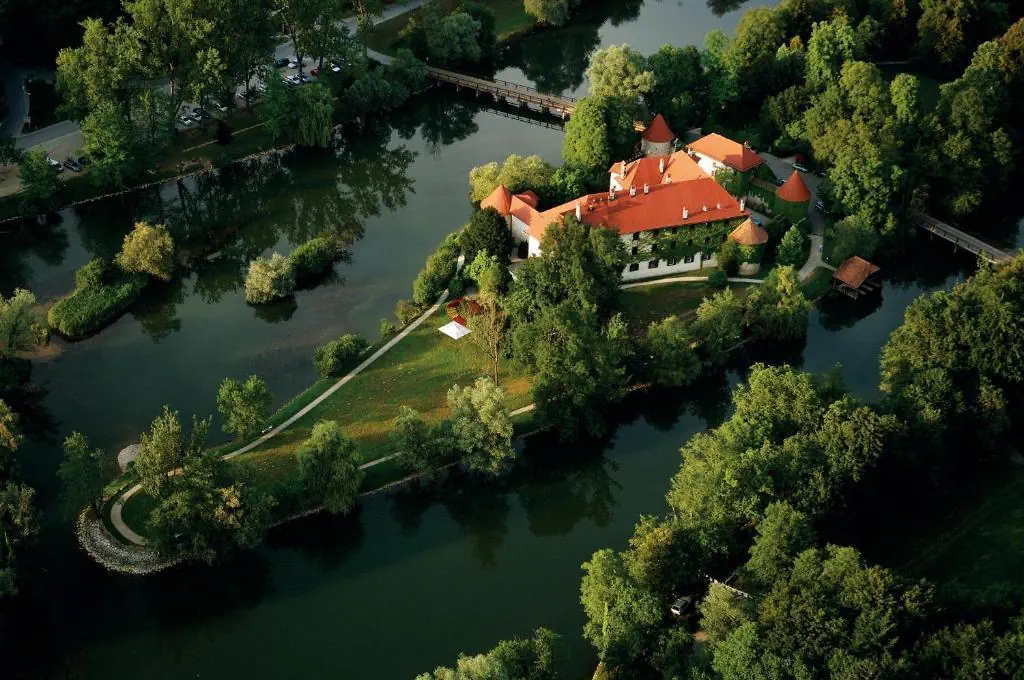 Słowenia Słowenia Pd. - Wsch.  Otocec Otocec Castle