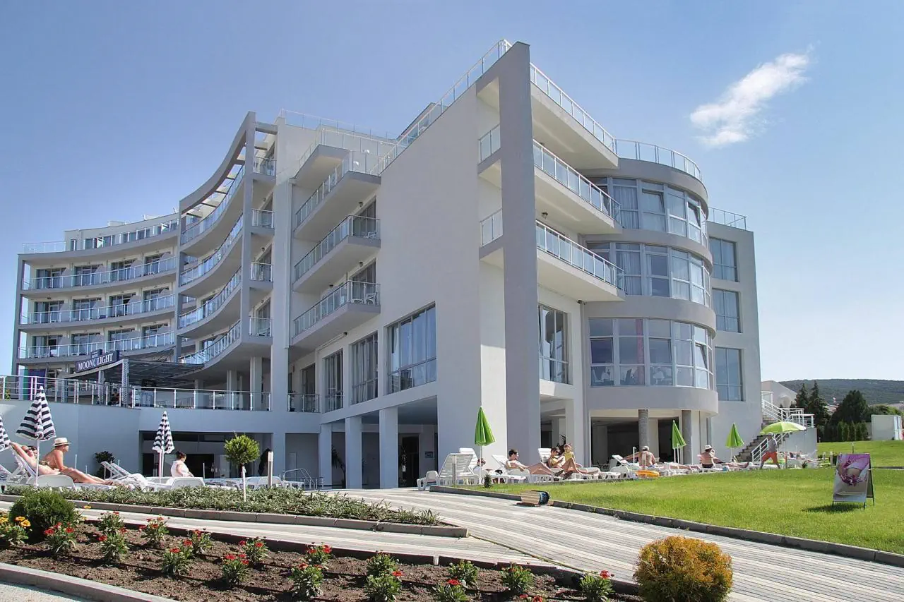 Moonlight hotel
