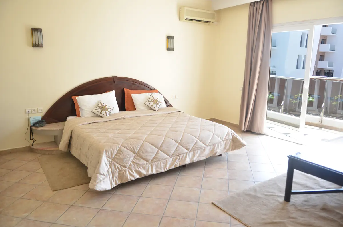 Intouriste Hotel & Suites