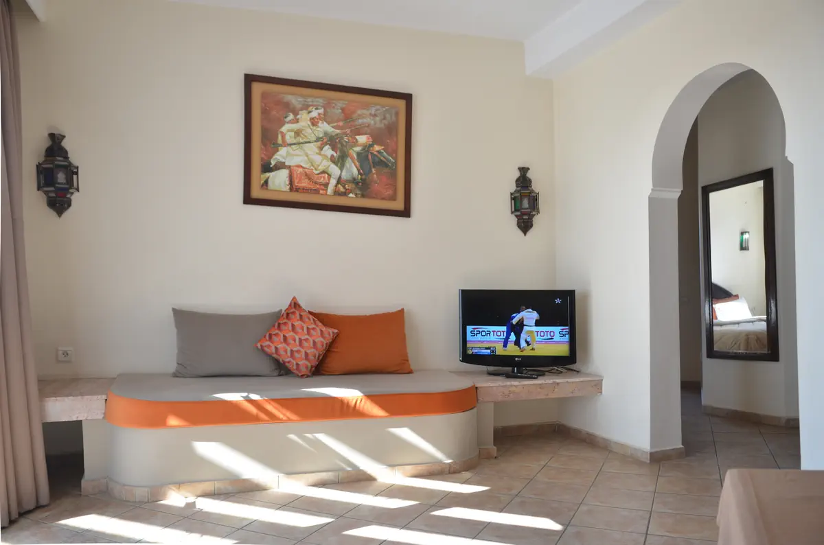 Intouriste Hotel & Suites