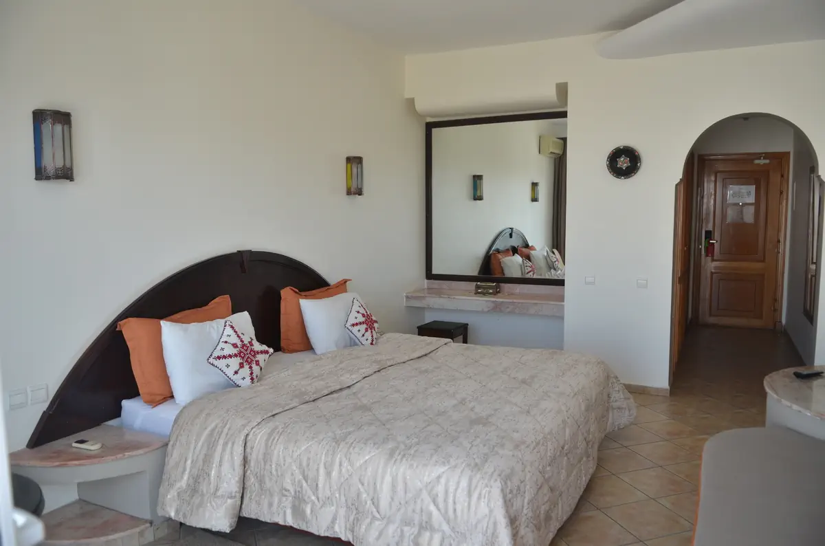 Intouriste Hotel & Suites