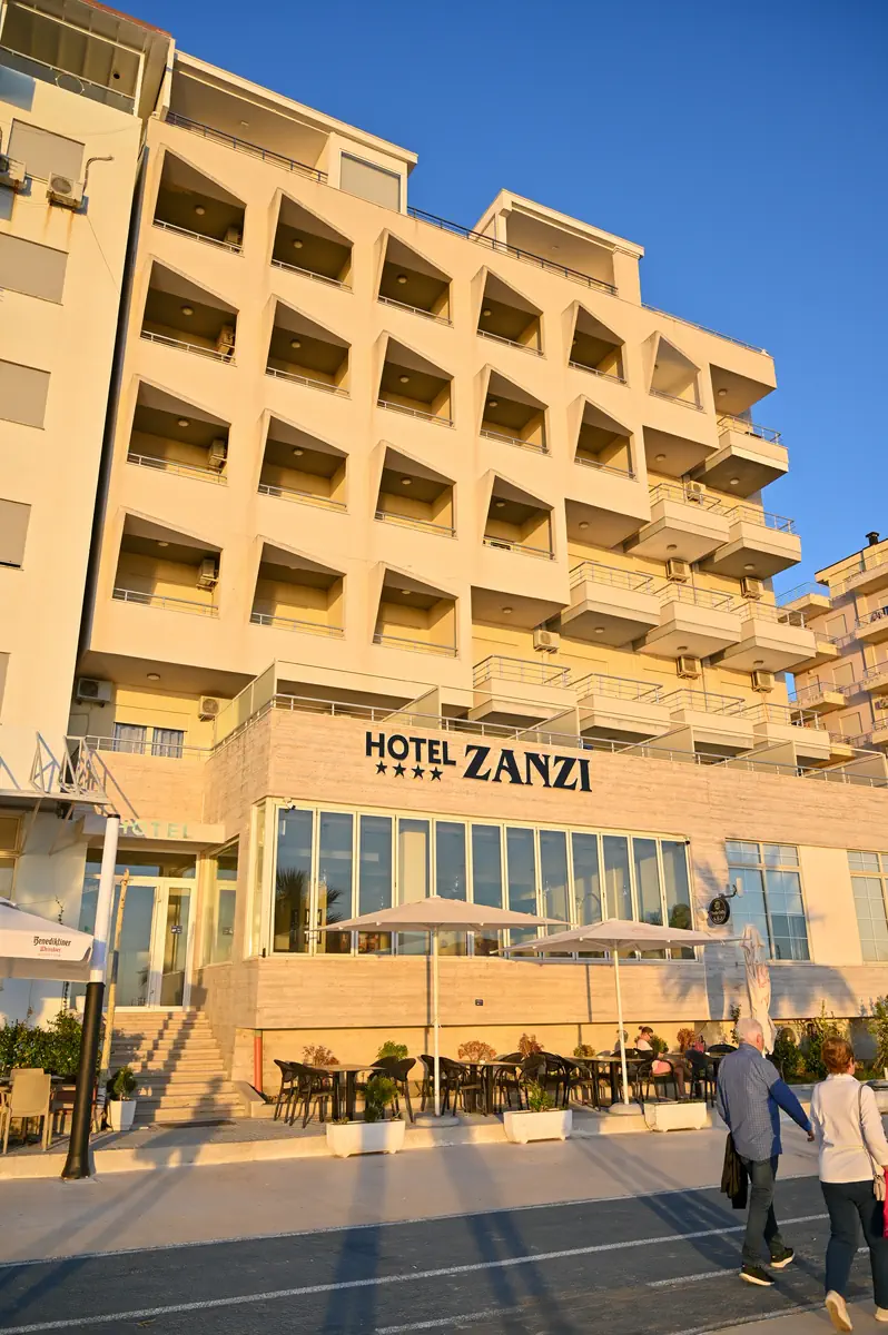 Zanzi Hotel