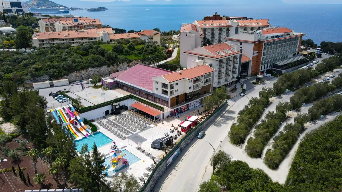 Ramada Hotel and Suites By Wyndham Kusadasi - Kusadasi