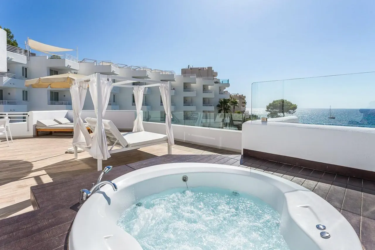 HOTEL FERGUS Style Cala Blanca Suites ****