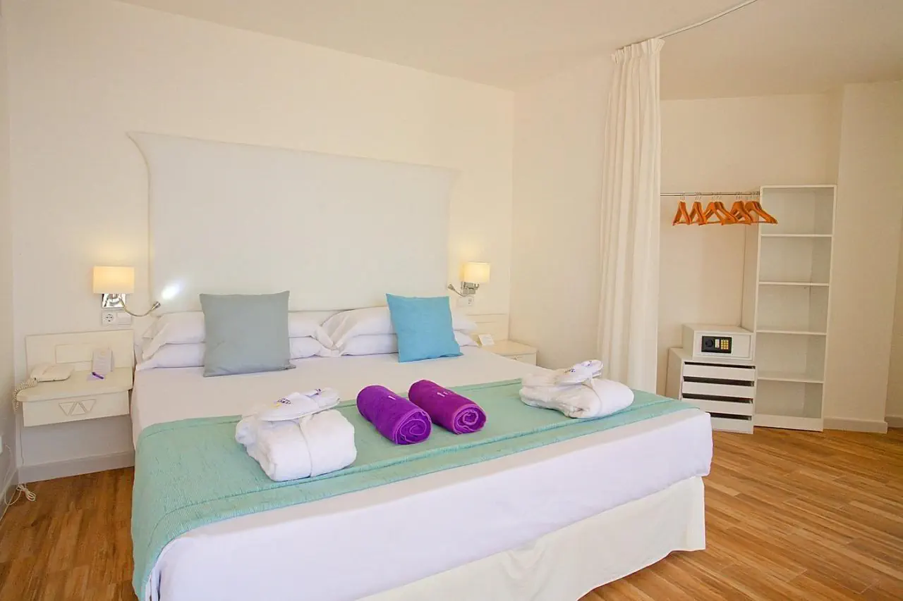 HOTEL FERGUS Style Cala Blanca Suites ****