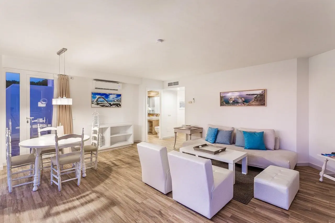 HOTEL FERGUS Style Cala Blanca Suites ****
