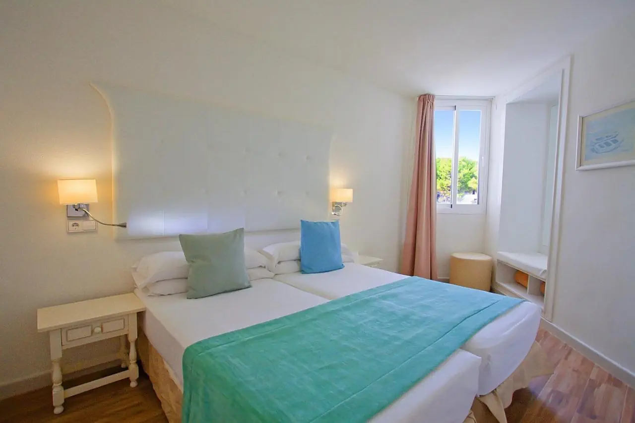 HOTEL FERGUS Style Cala Blanca Suites ****