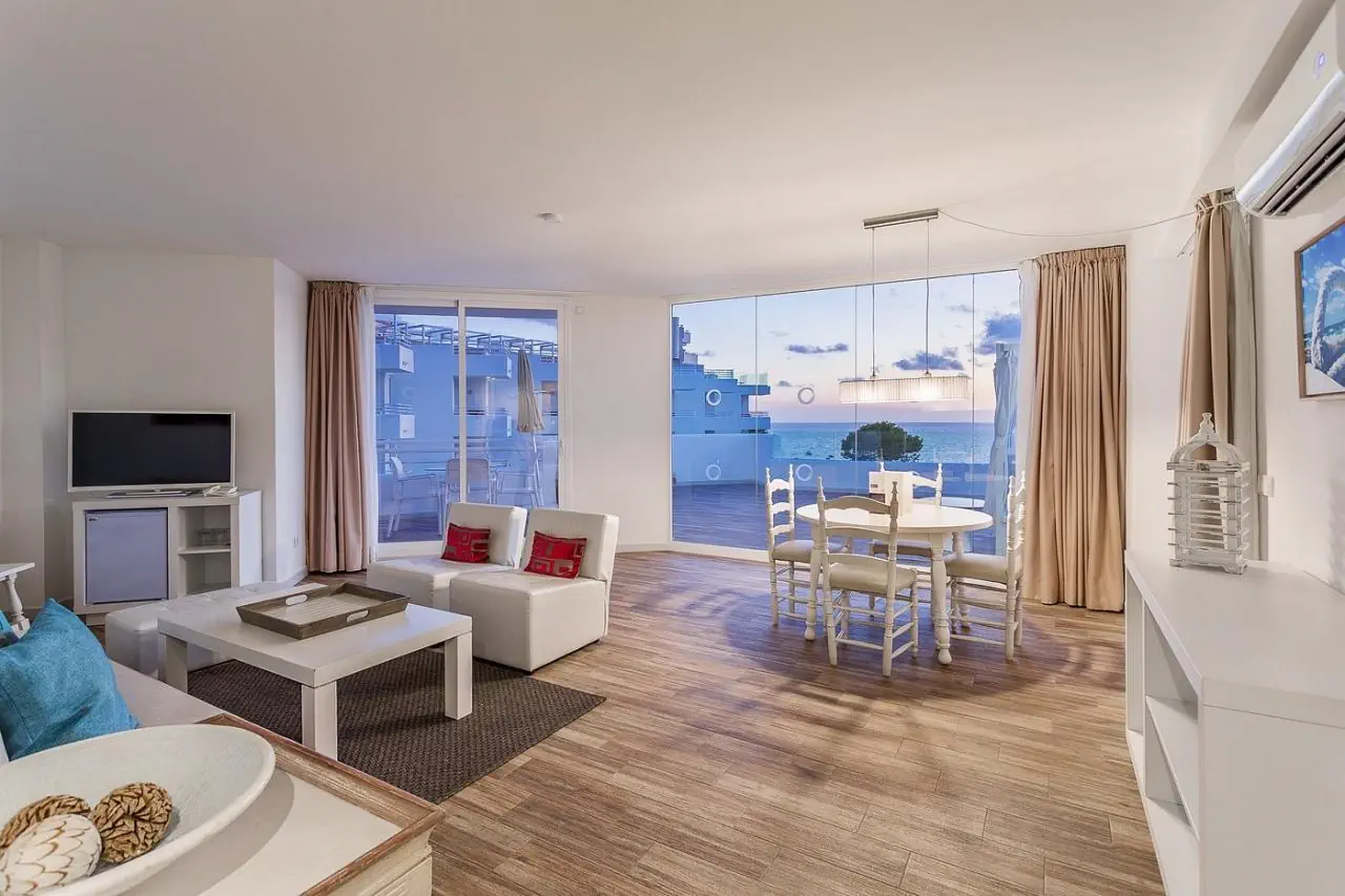 HOTEL FERGUS Style Cala Blanca Suites ****