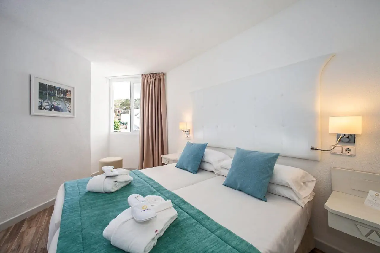 HOTEL FERGUS Style Cala Blanca Suites ****