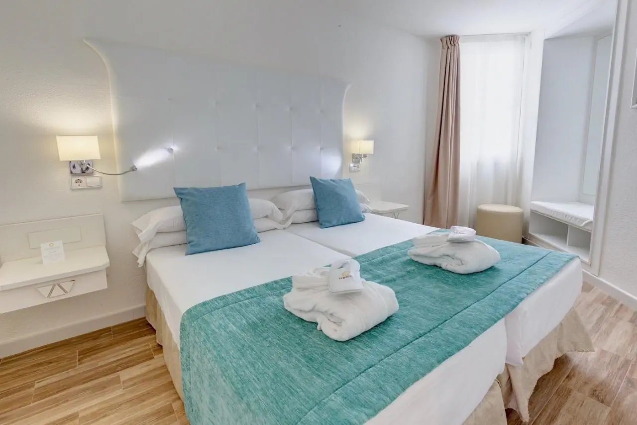HOTEL FERGUS Style Cala Blanca Suites ****