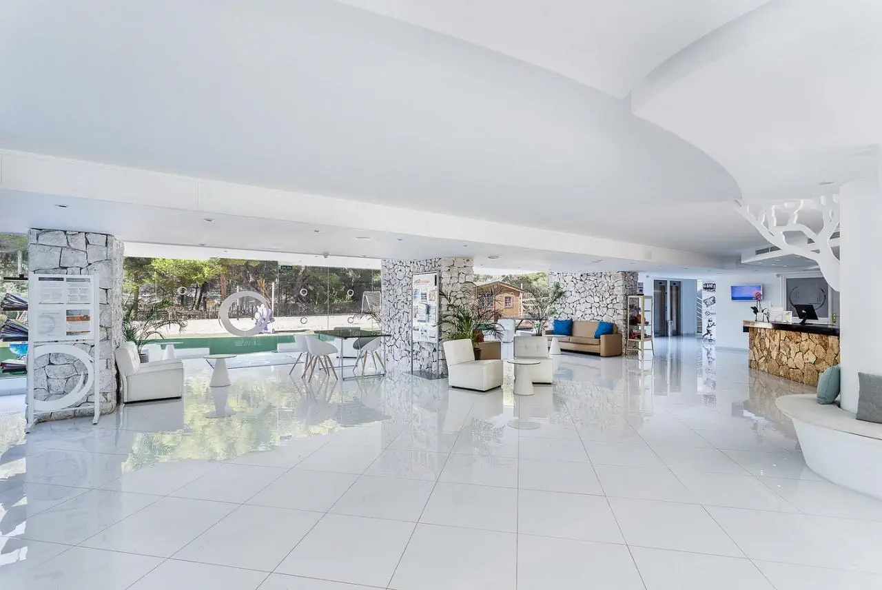 HOTEL FERGUS Style Cala Blanca Suites ****