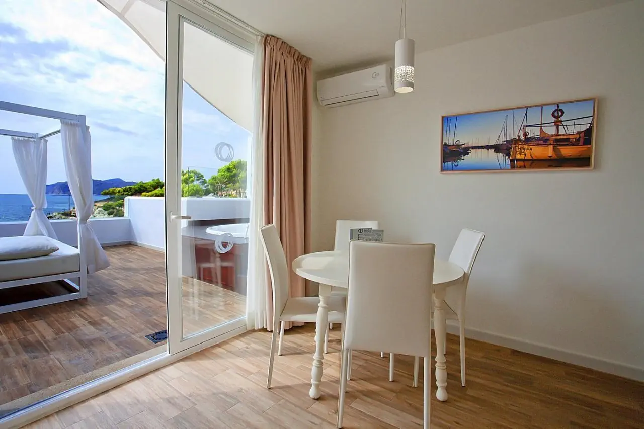 HOTEL FERGUS Style Cala Blanca Suites ****