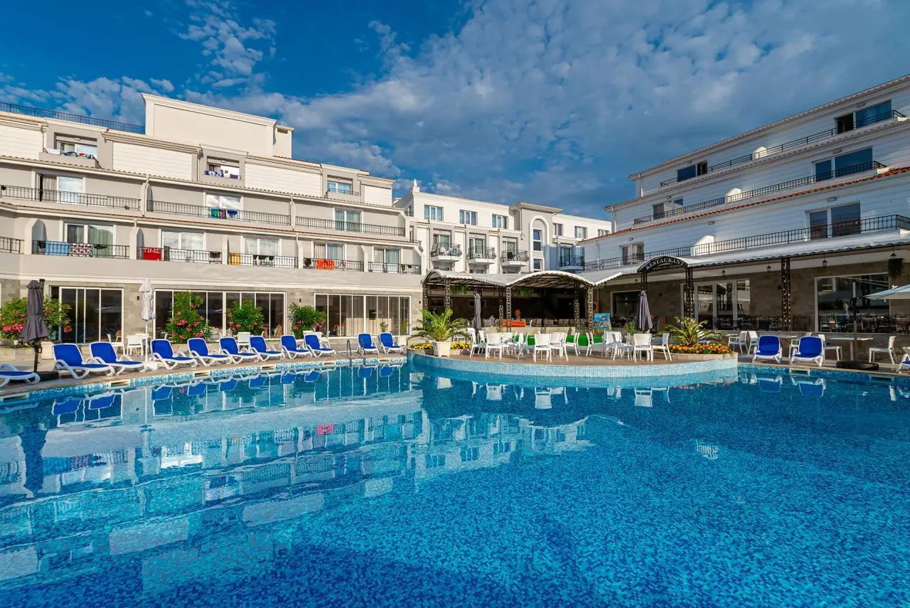 HOTEL Martinez