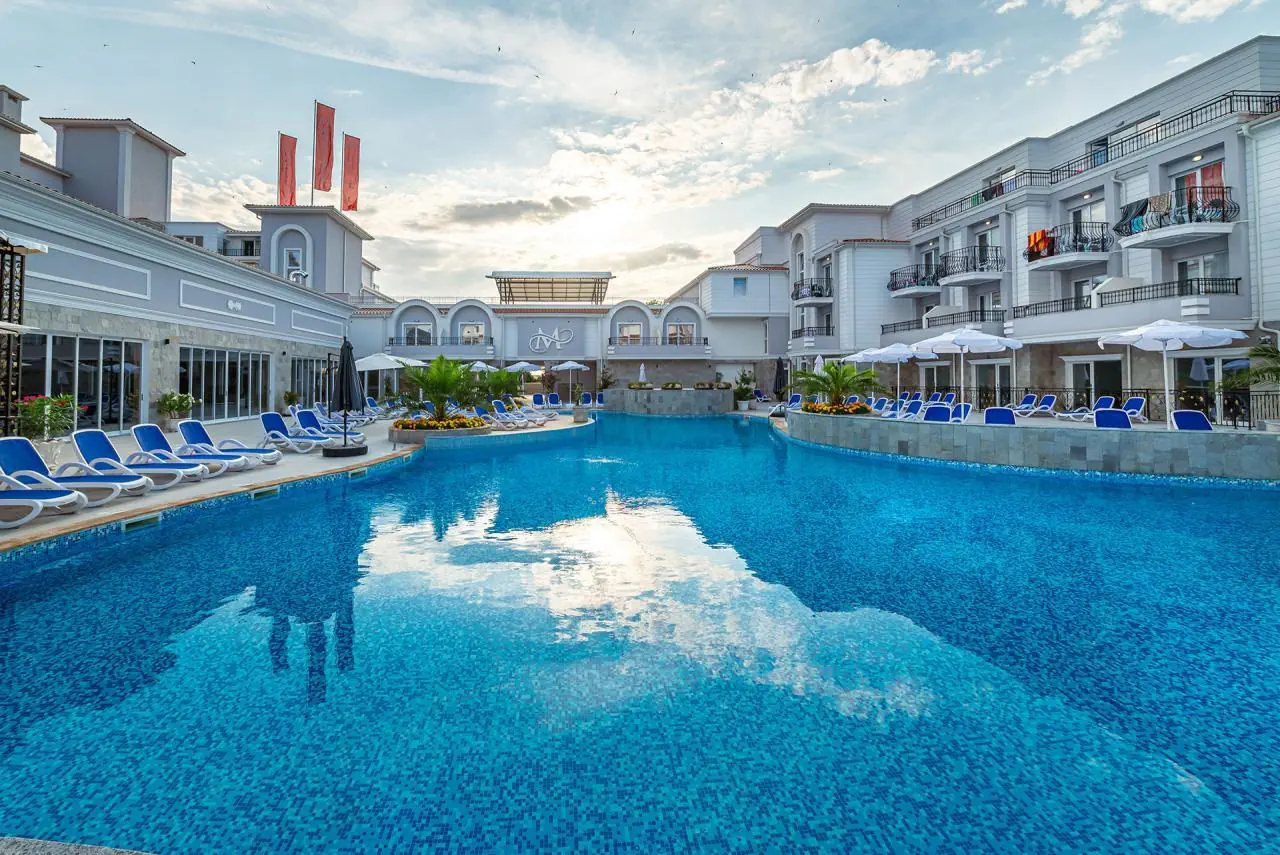 HOTEL Martinez
