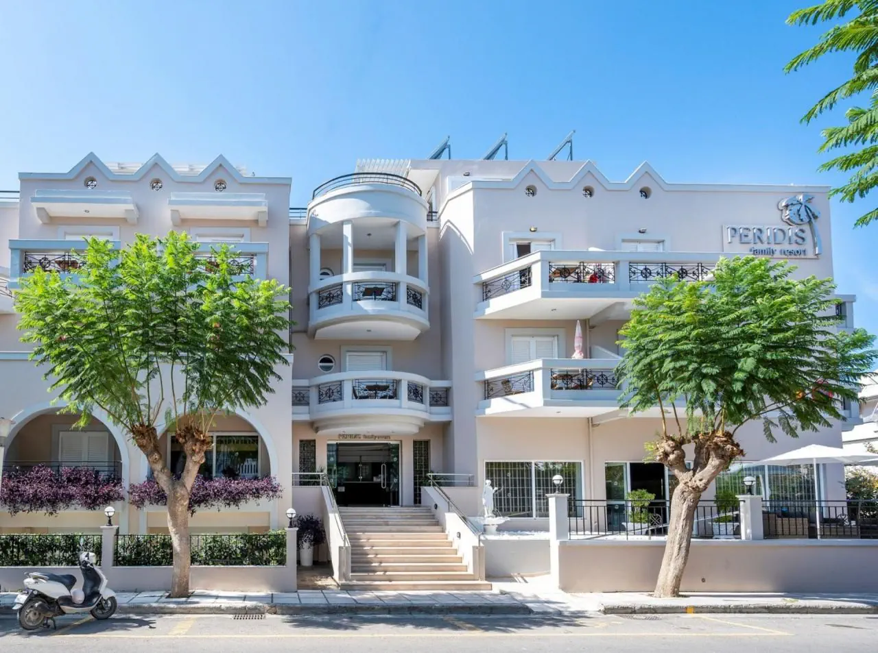 PERIDIS FAMILY RESORT