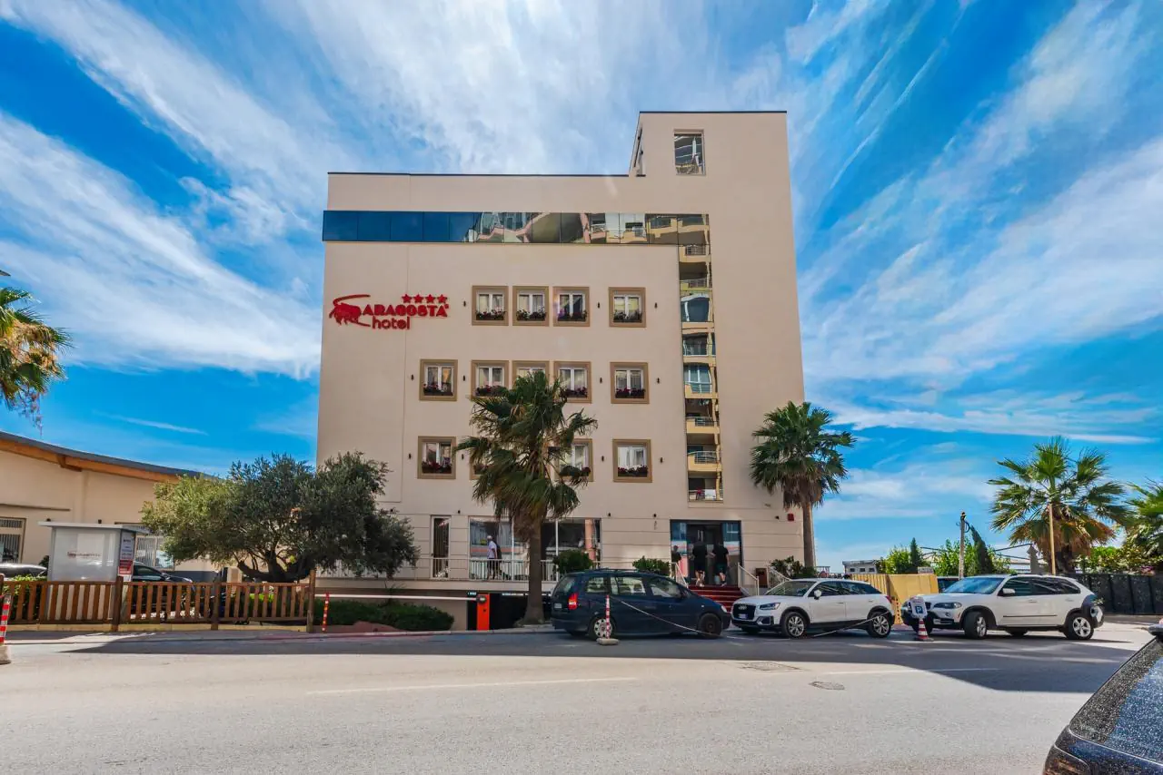 Aragosta Hotel & Restaurant