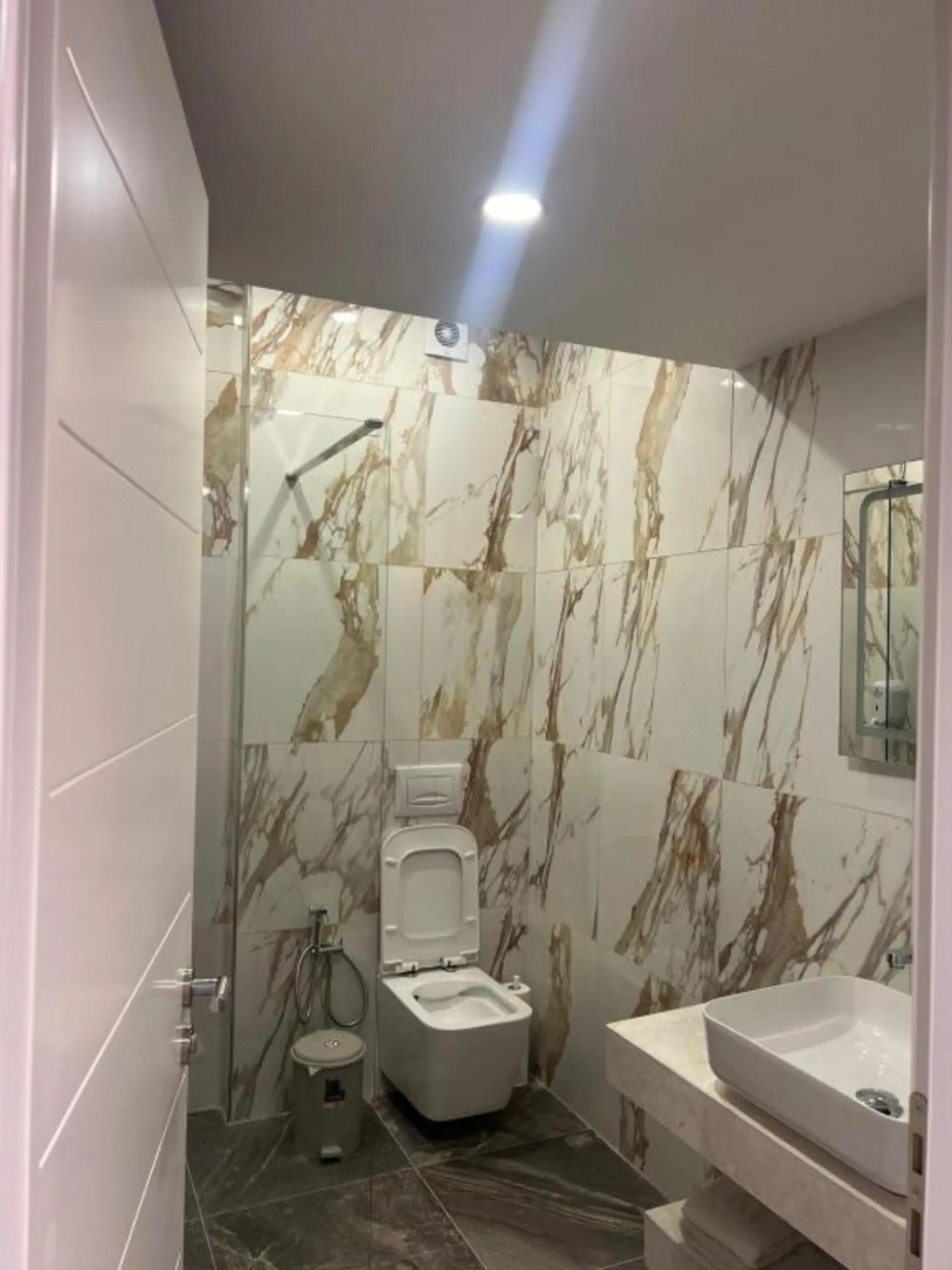 Alion Hotel 21