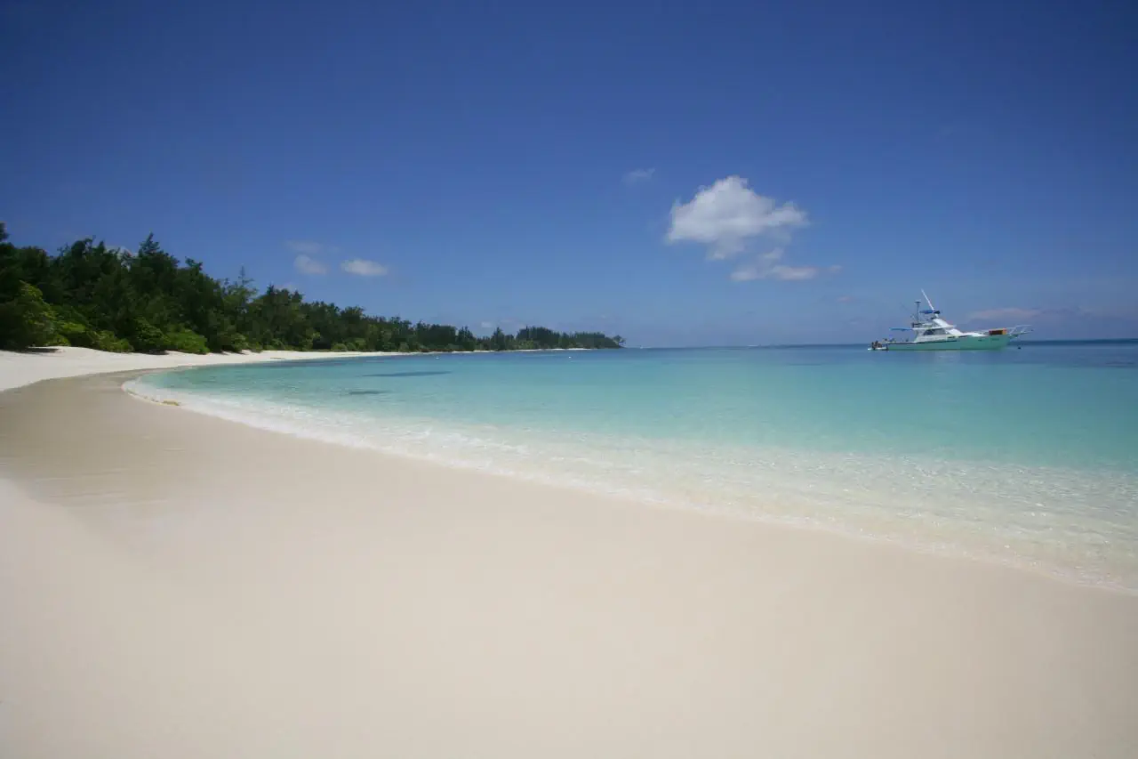 HOTEL Denis Private Island
