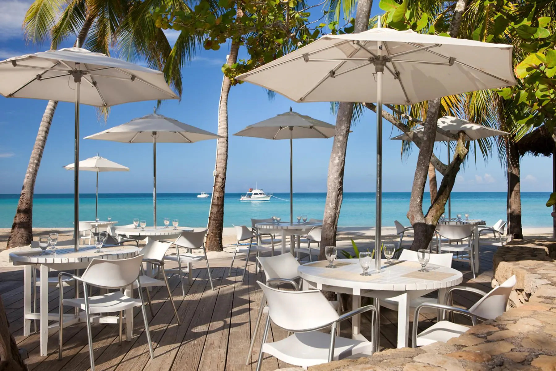 HOTEL Couples Swept Away