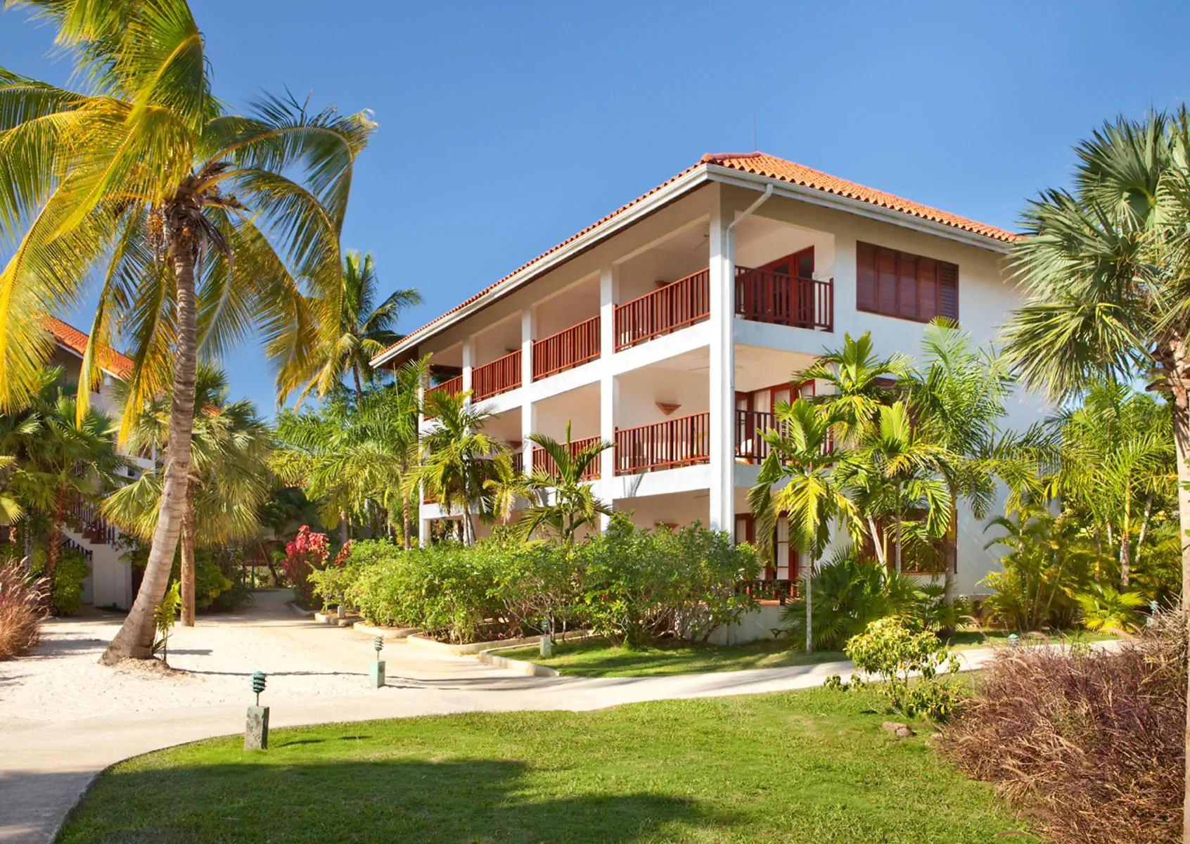 HOTEL Couples Swept Away