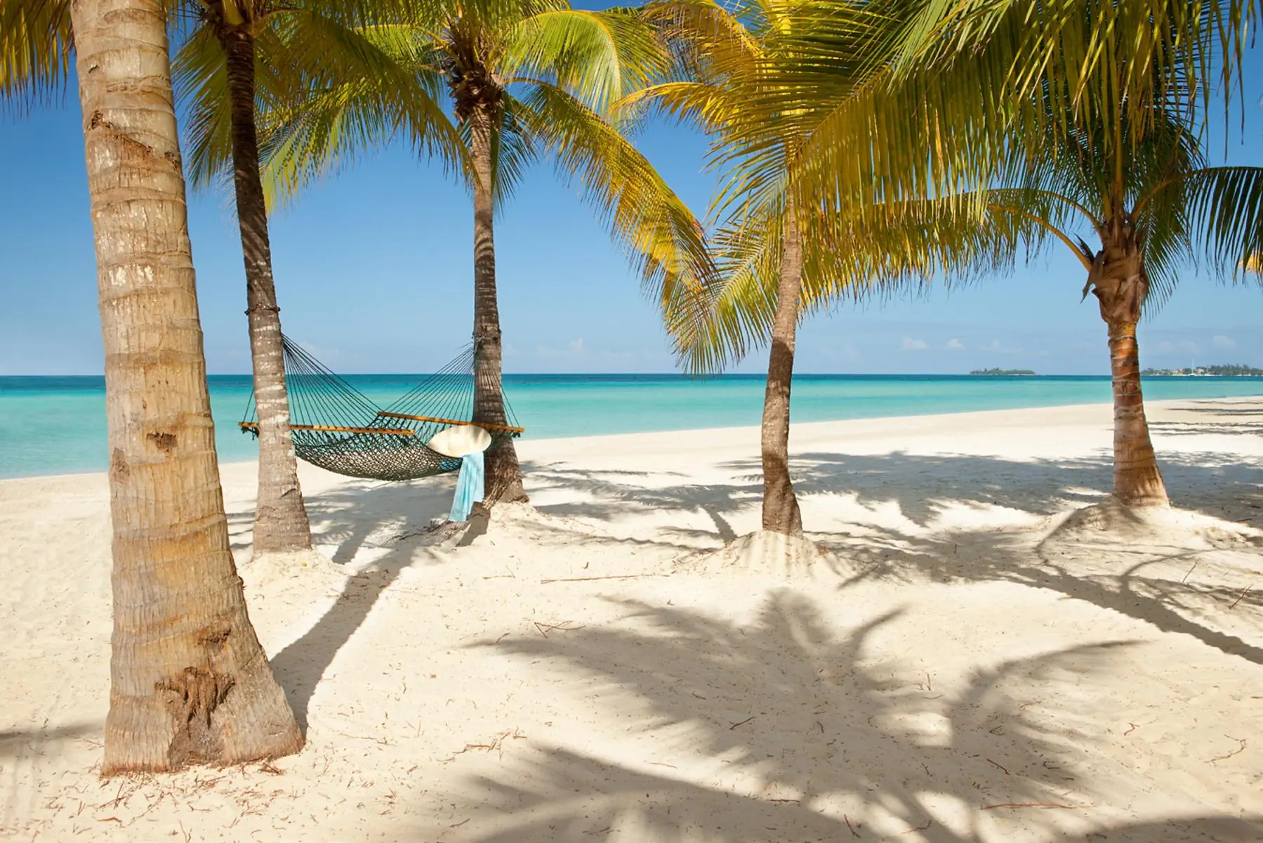 HOTEL Couples Swept Away