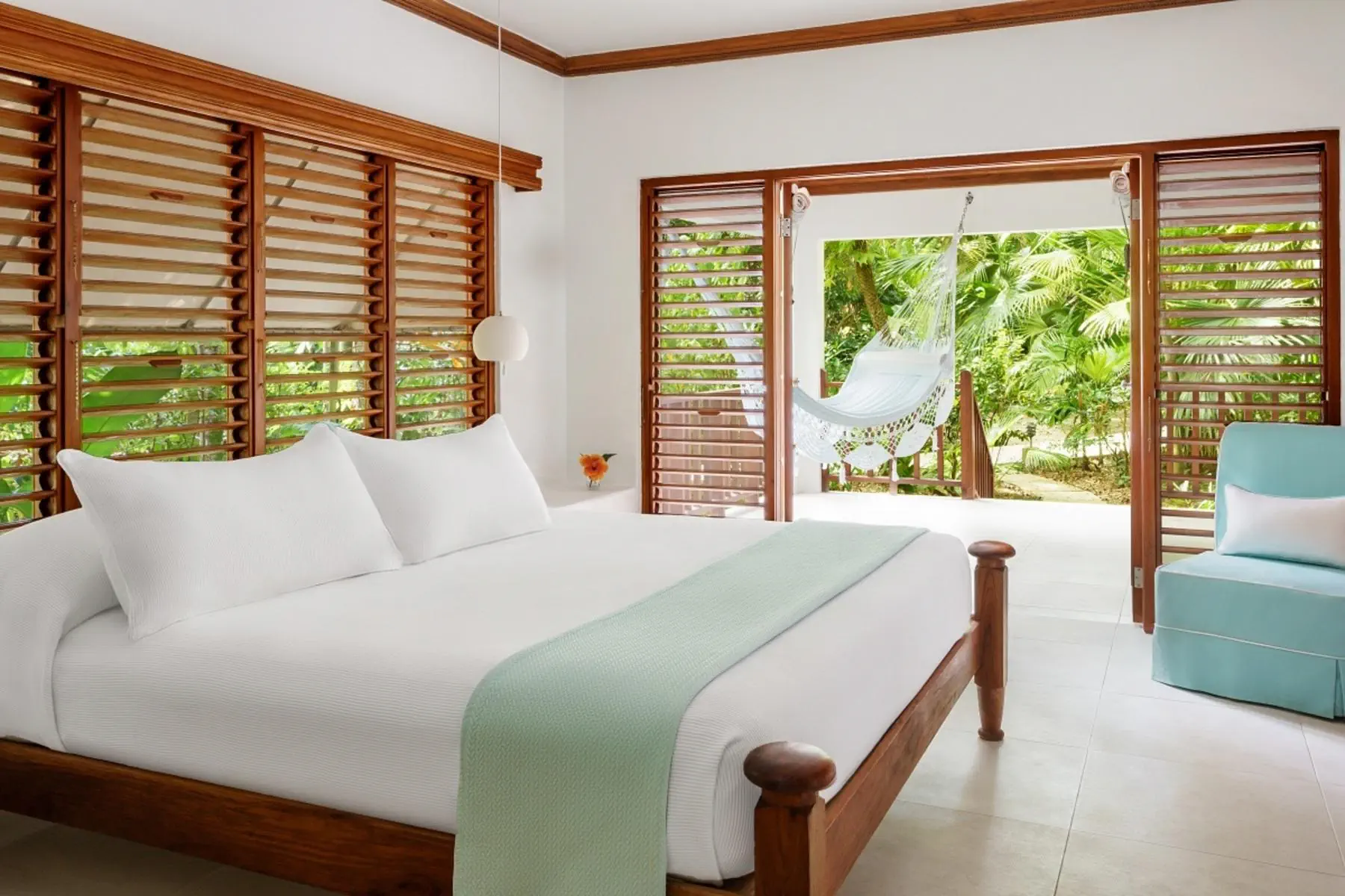 HOTEL Couples Swept Away