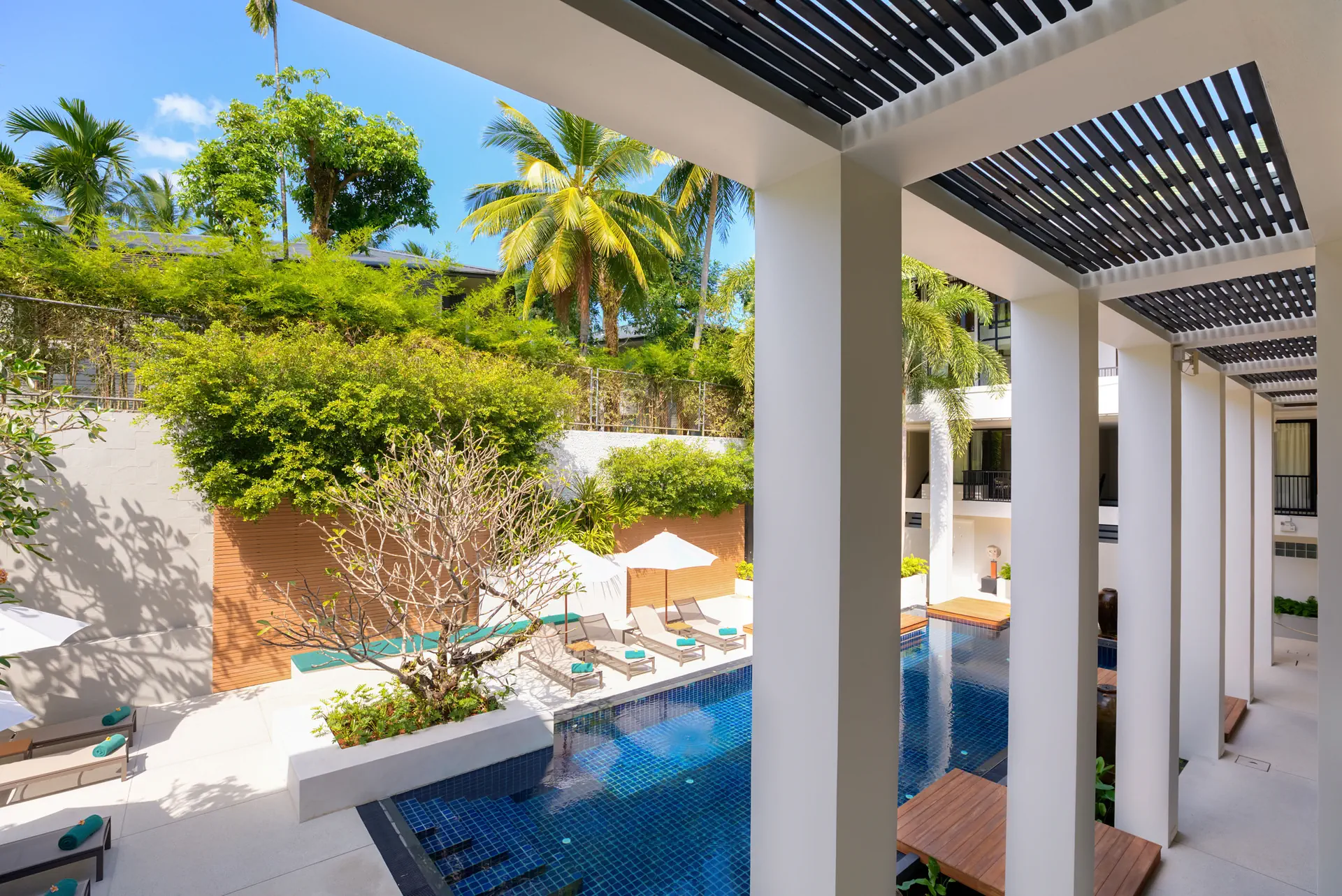 Outrigger Surin Beach Resort (ex. Manathai Surin Phuket) - zdjęcie 39