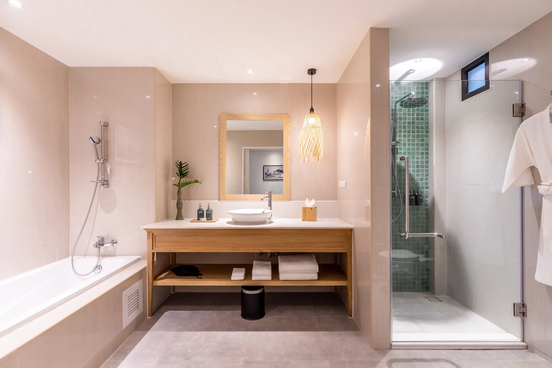 Outrigger Surin Beach Resort (ex. Manathai Surin Phuket) - zdjęcie 16