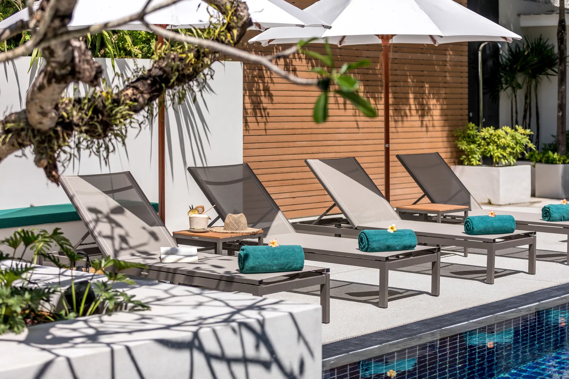 Outrigger Surin Beach Resort (ex. Manathai Surin Phuket) - zdjęcie 37