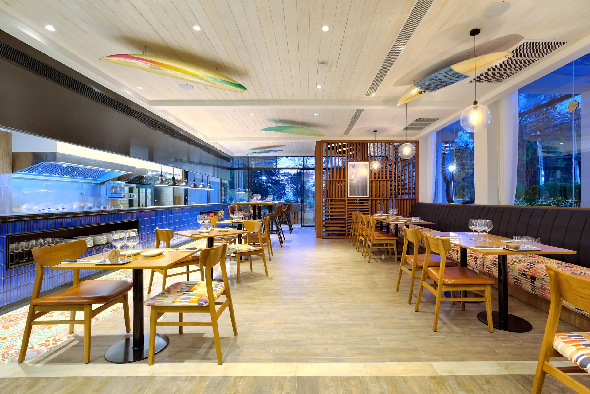 Outrigger Surin Beach Resort (ex. Manathai Surin Phuket) - zdjęcie 32