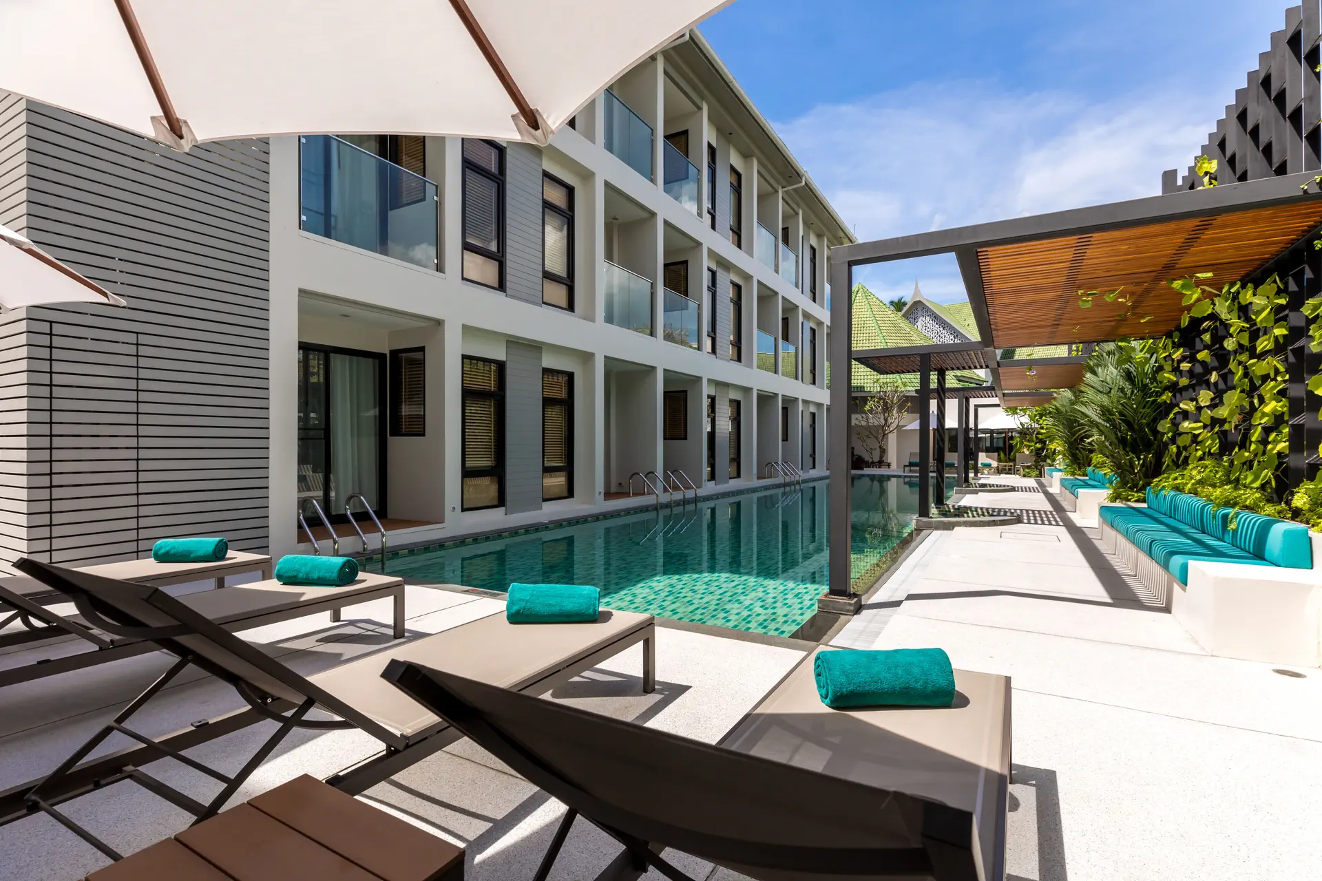 Outrigger Surin Beach Resort (ex. Manathai Surin Phuket) - zdjęcie 9