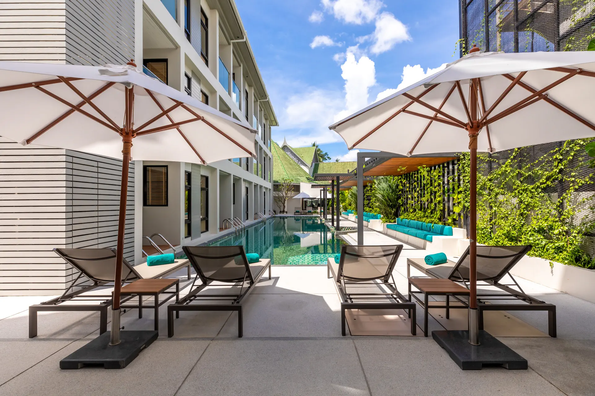 Outrigger Surin Beach Resort (ex. Manathai Surin Phuket) - zdjęcie 38