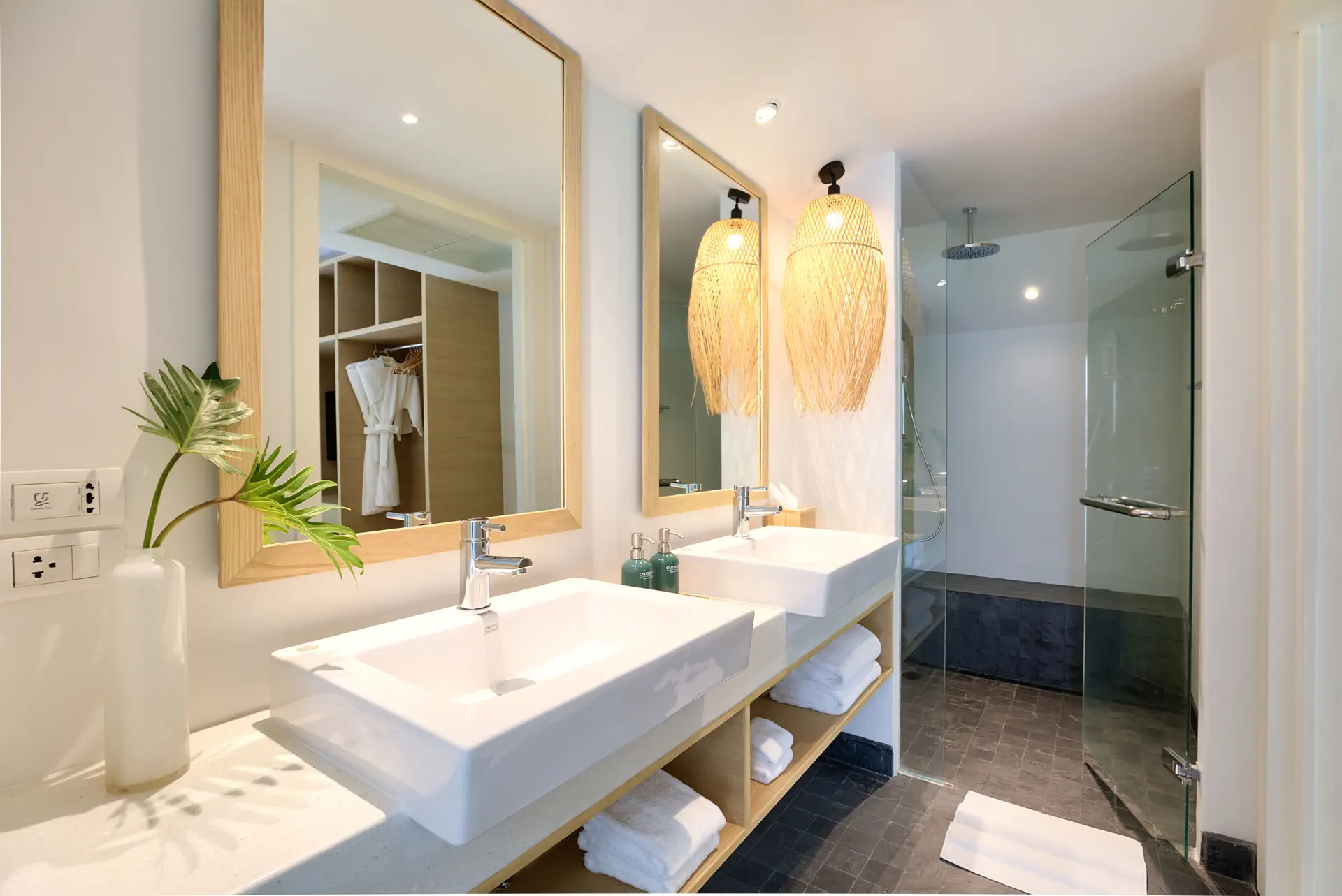 Outrigger Surin Beach Resort (ex. Manathai Surin Phuket) - zdjęcie 19