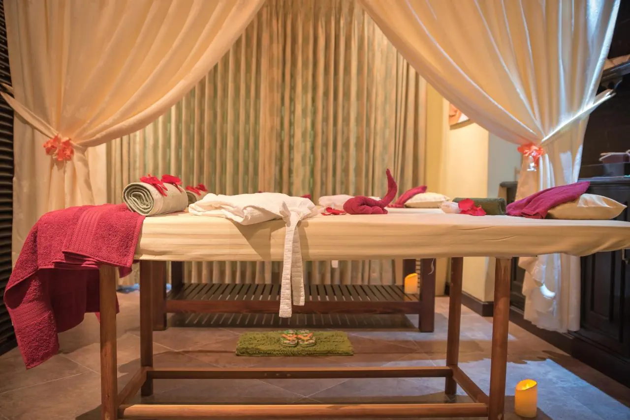 The Oasis Hotel Restaurant and Spa (Praslin Hotel)