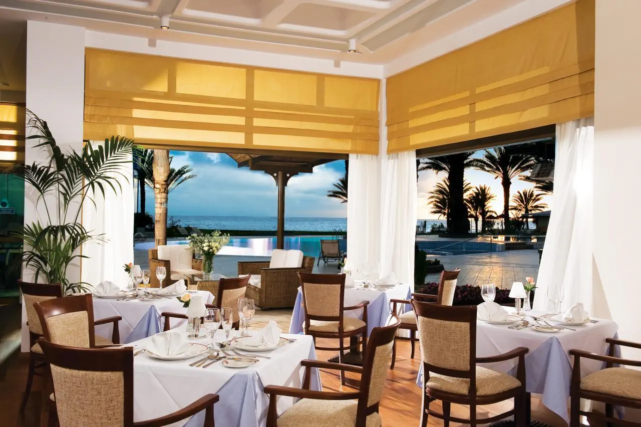 HOTEL Constantinou Bros Athena Beach Hotel