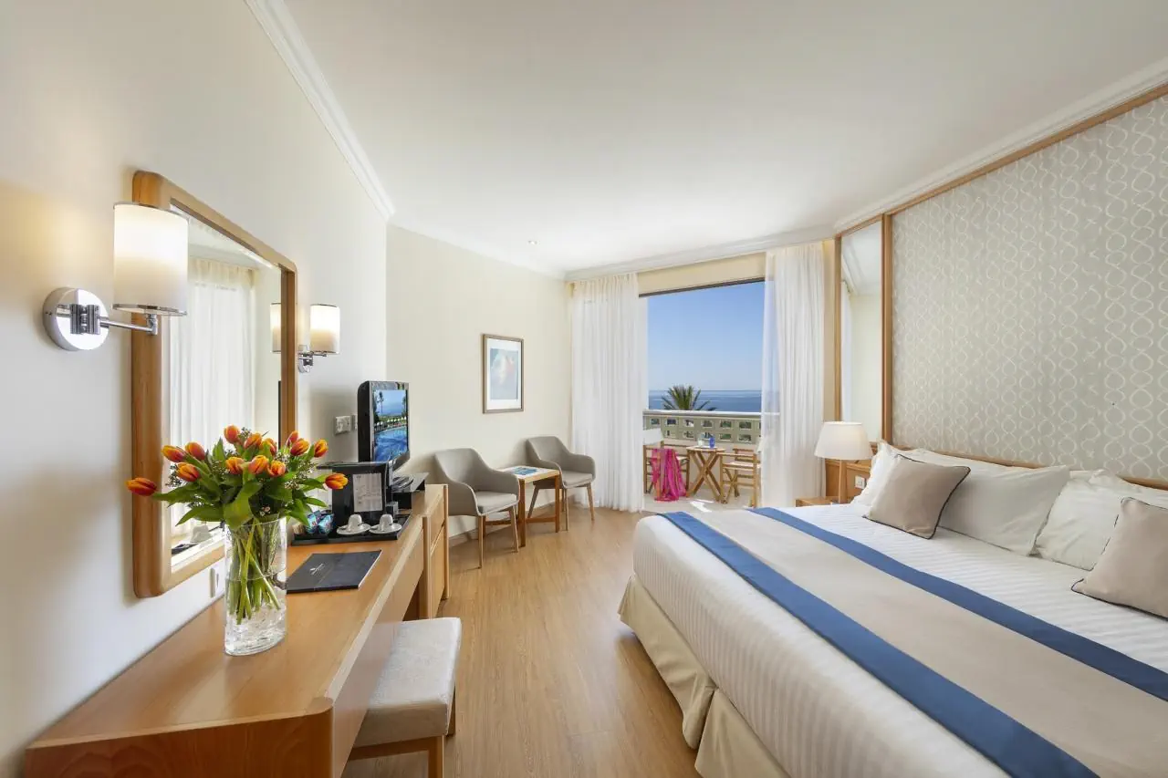 HOTEL Constantinou Bros Athena Beach Hotel