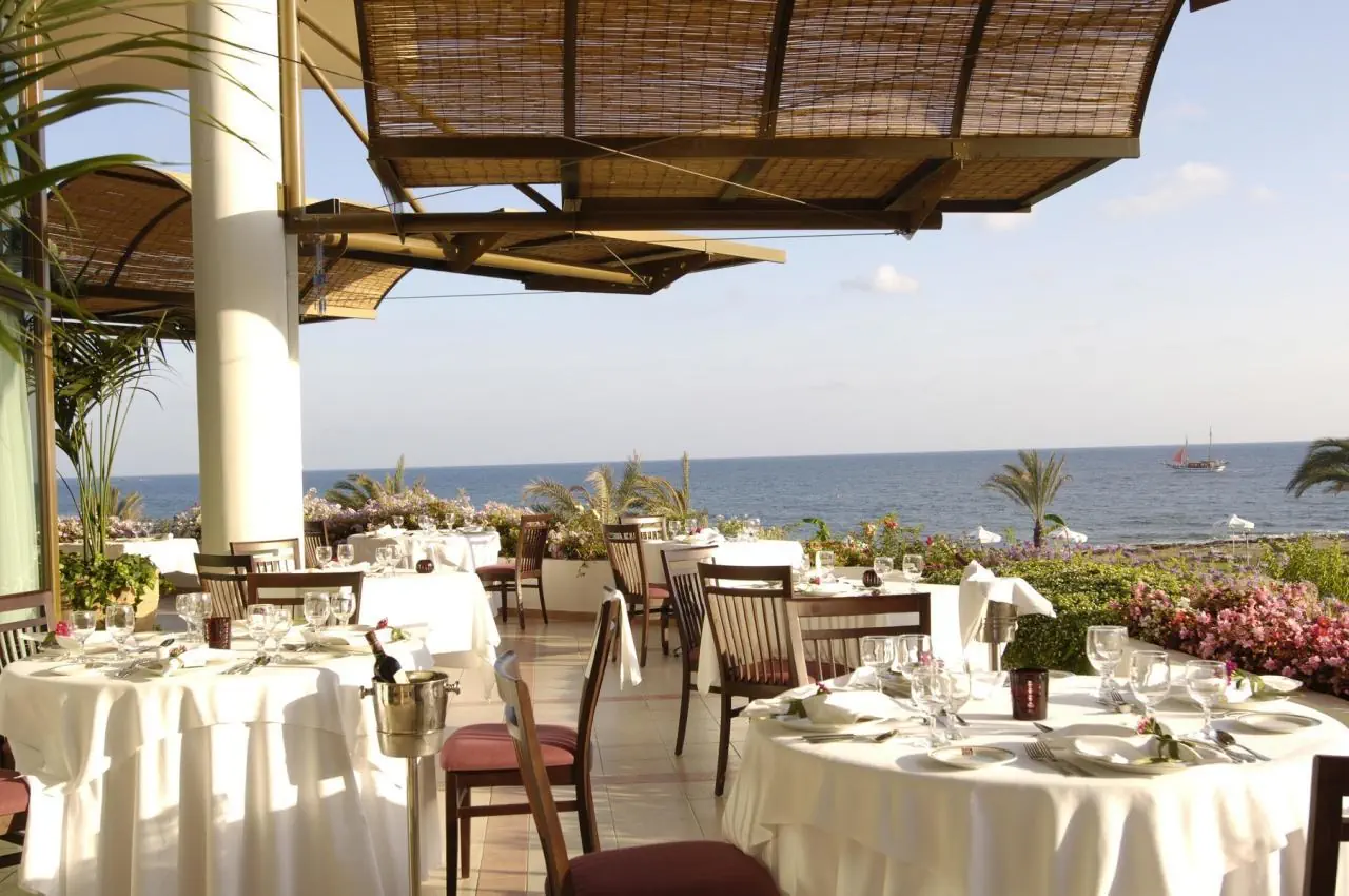 HOTEL Constantinou Bros Athena Royal Beach Hotel
