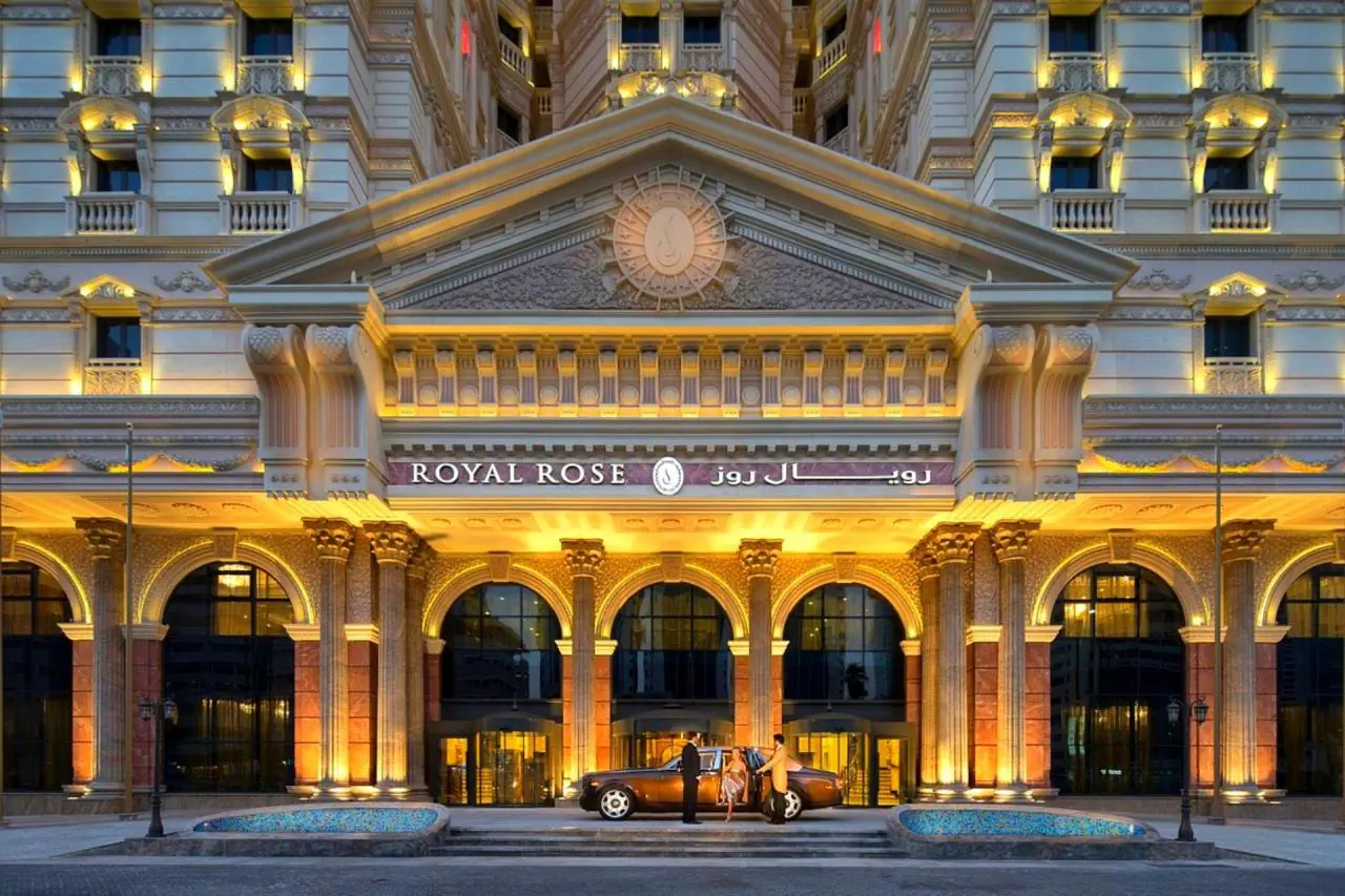 Royal Rose Abu Dhabi, a Curio Collection by Hilton - zdjęcie 3