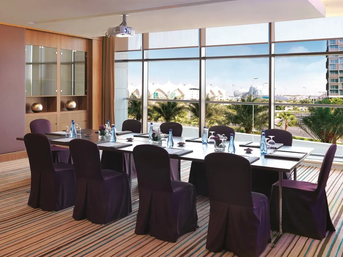 Yas Plaza Mangroves by IHG (Yas Island) - zdjęcie 10