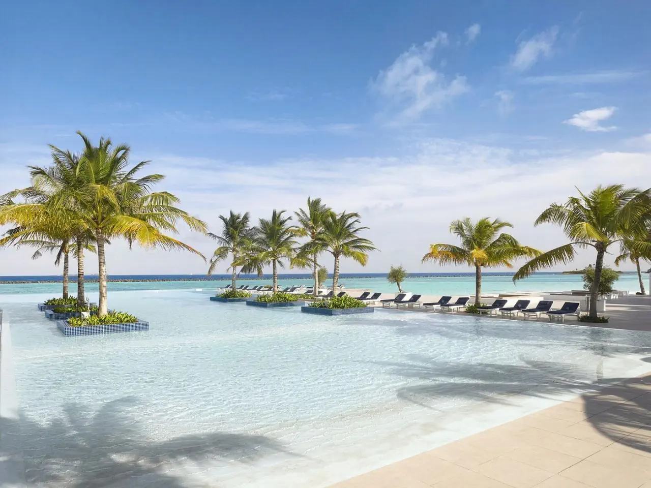 HOTEL VILLA NAUTICA (PARADISE ISLAND)