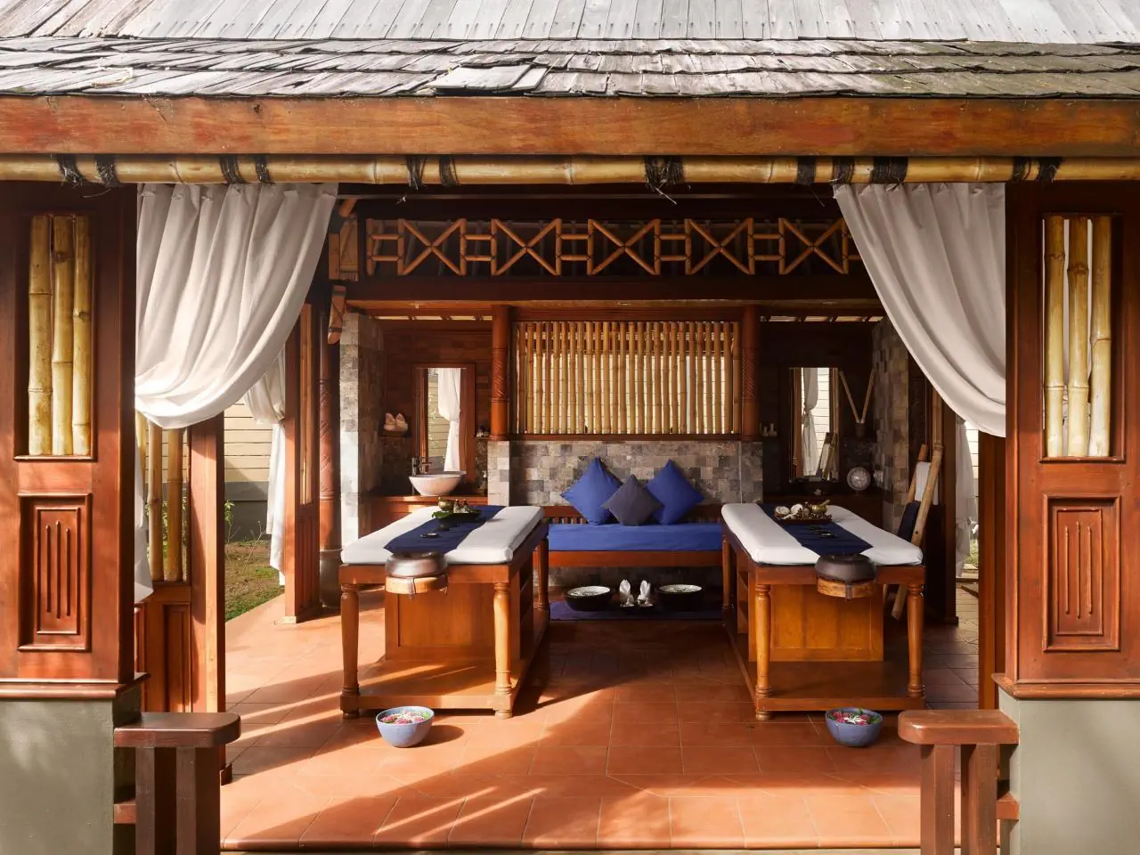 HOTEL VILLA NAUTICA (PARADISE ISLAND)