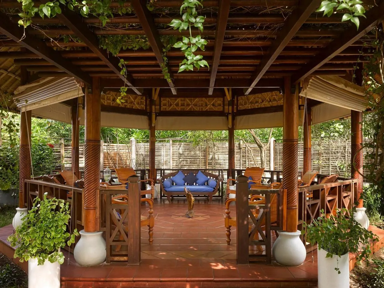 HOTEL VILLA NAUTICA (PARADISE ISLAND)