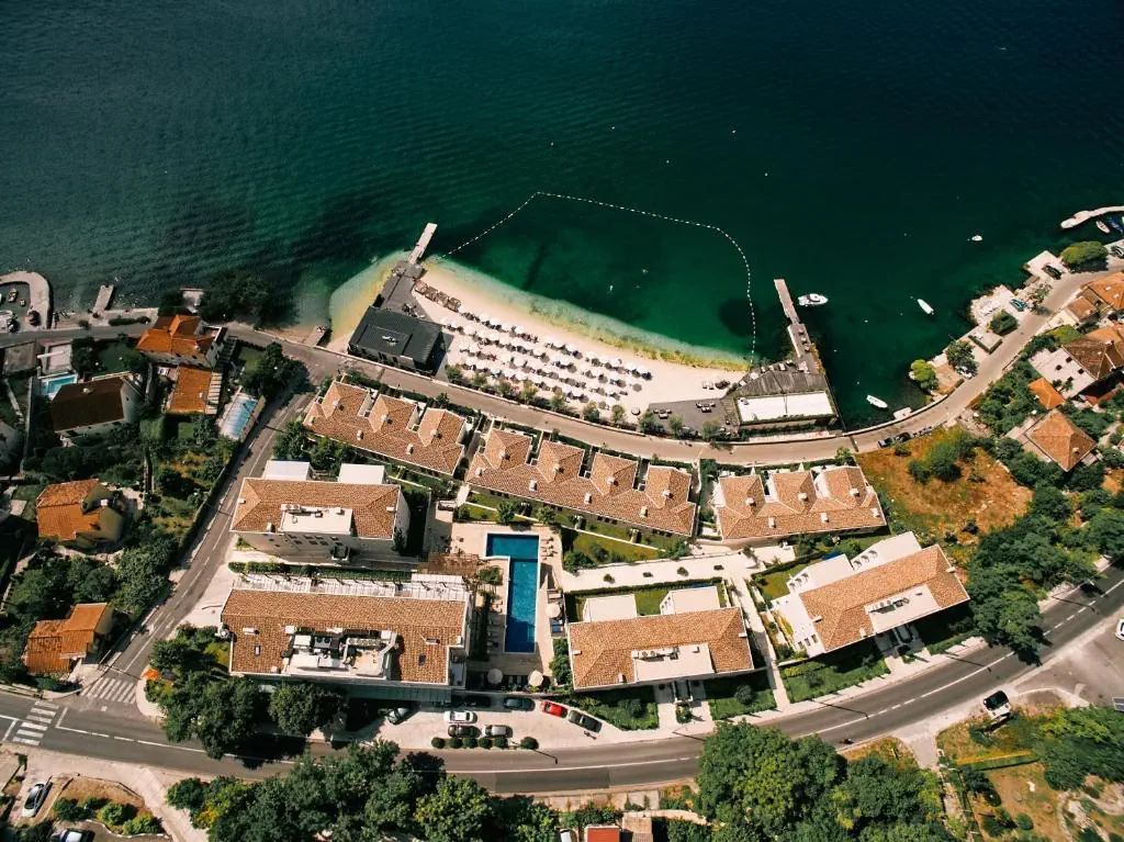 Huma Kotor Bay - zdjęcie 4