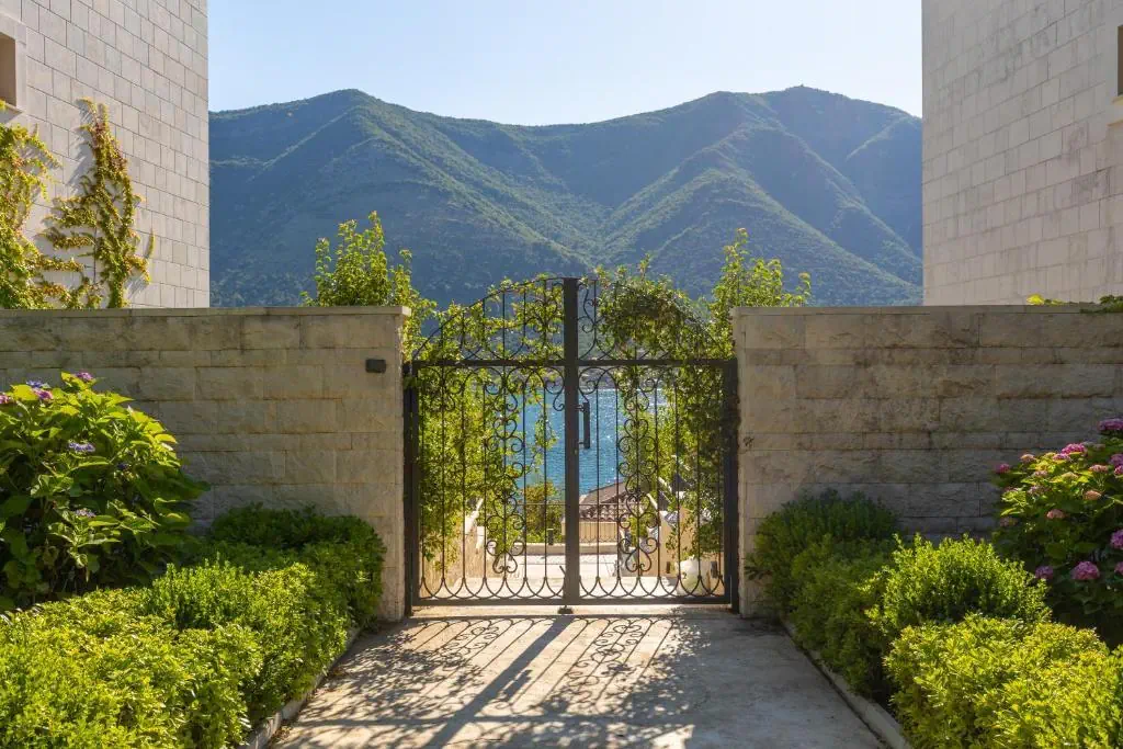 Huma Kotor Bay - zdjęcie 7