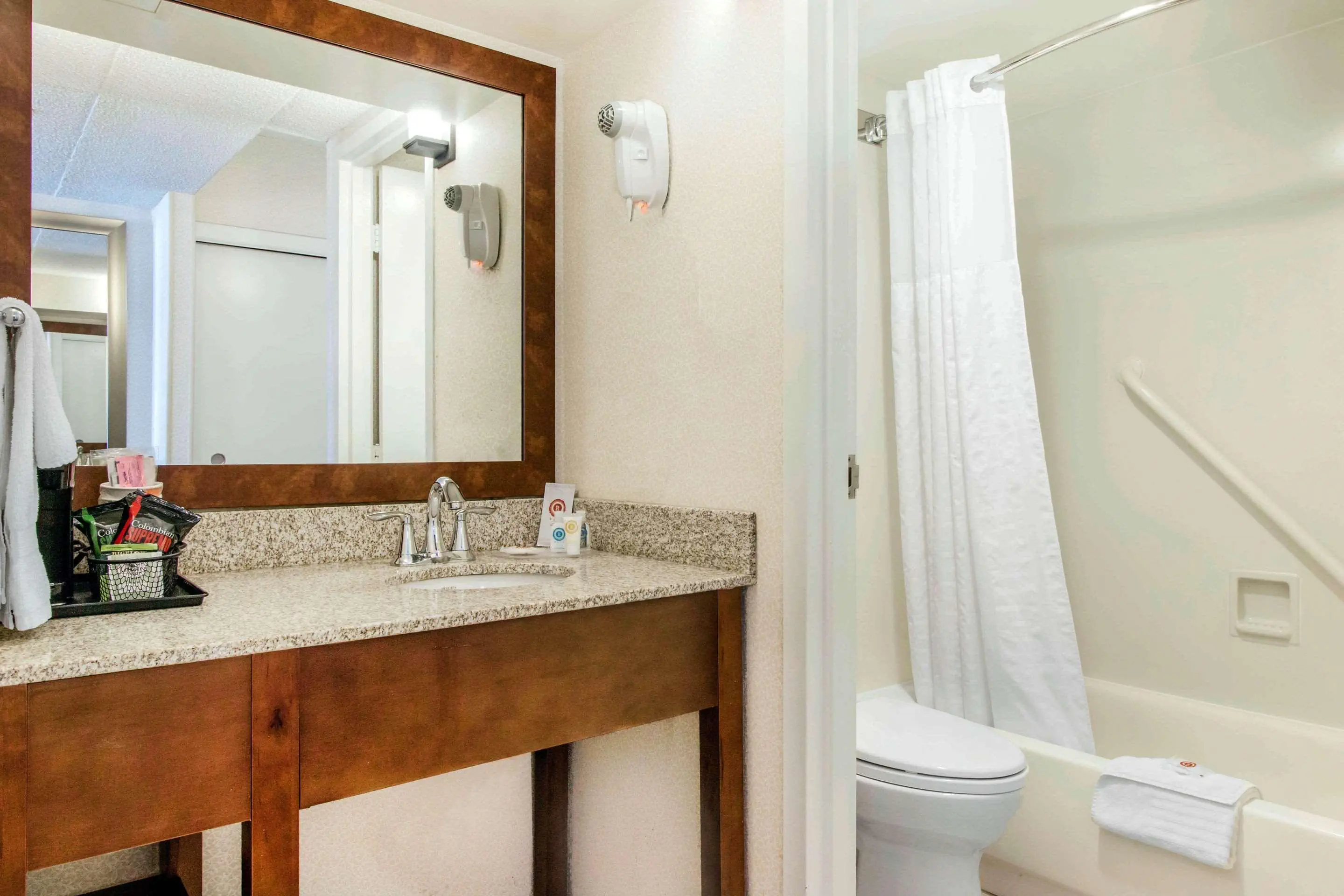 Comfort Inn by the Bay - zdjęcie 28