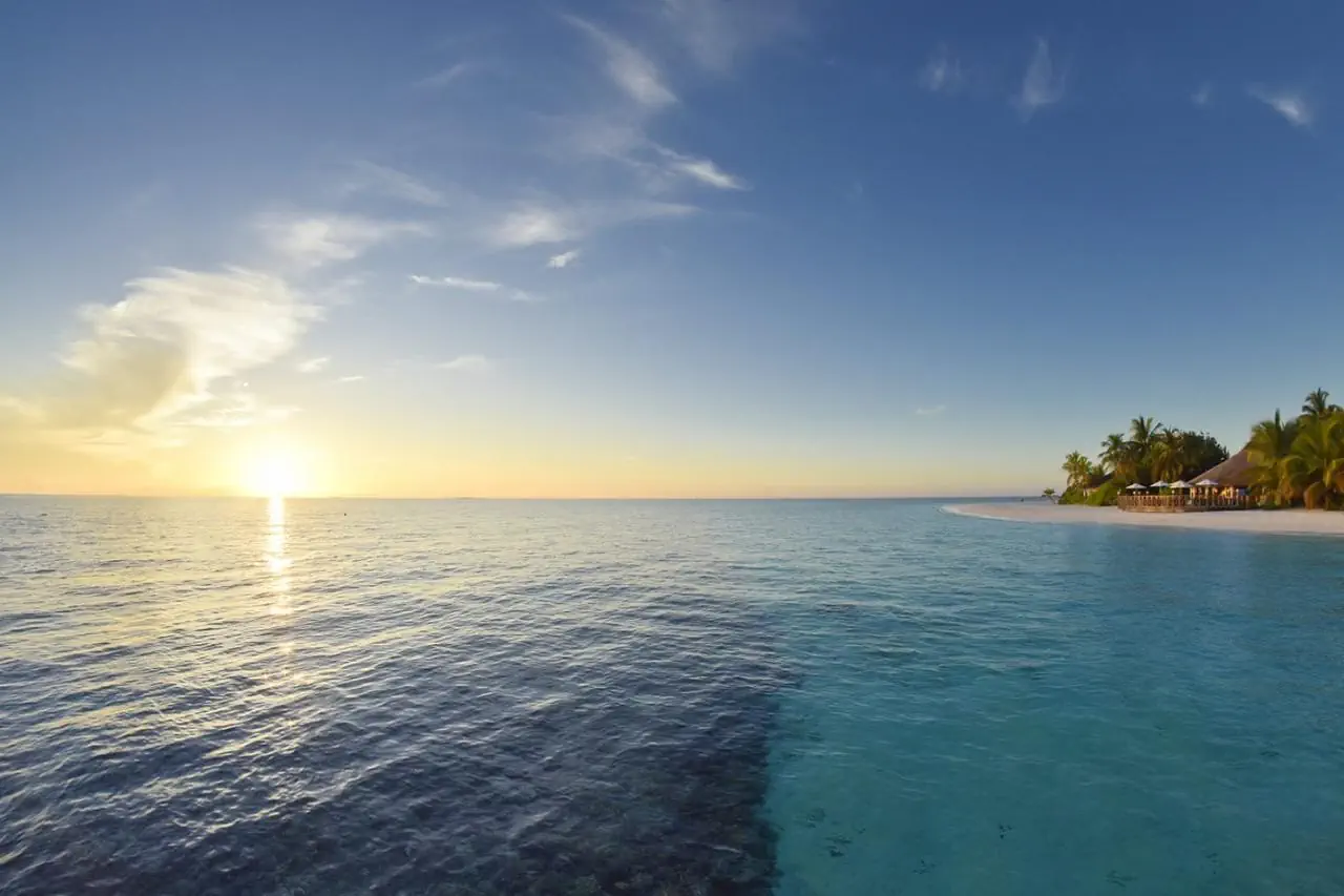 HOTEL Angaga Island Resort & Spa