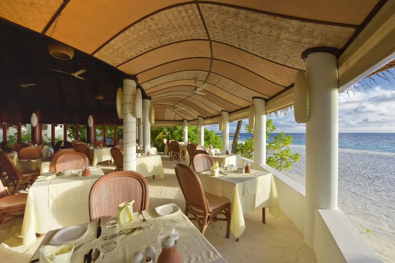 HOTEL Angaga Island Resort & Spa