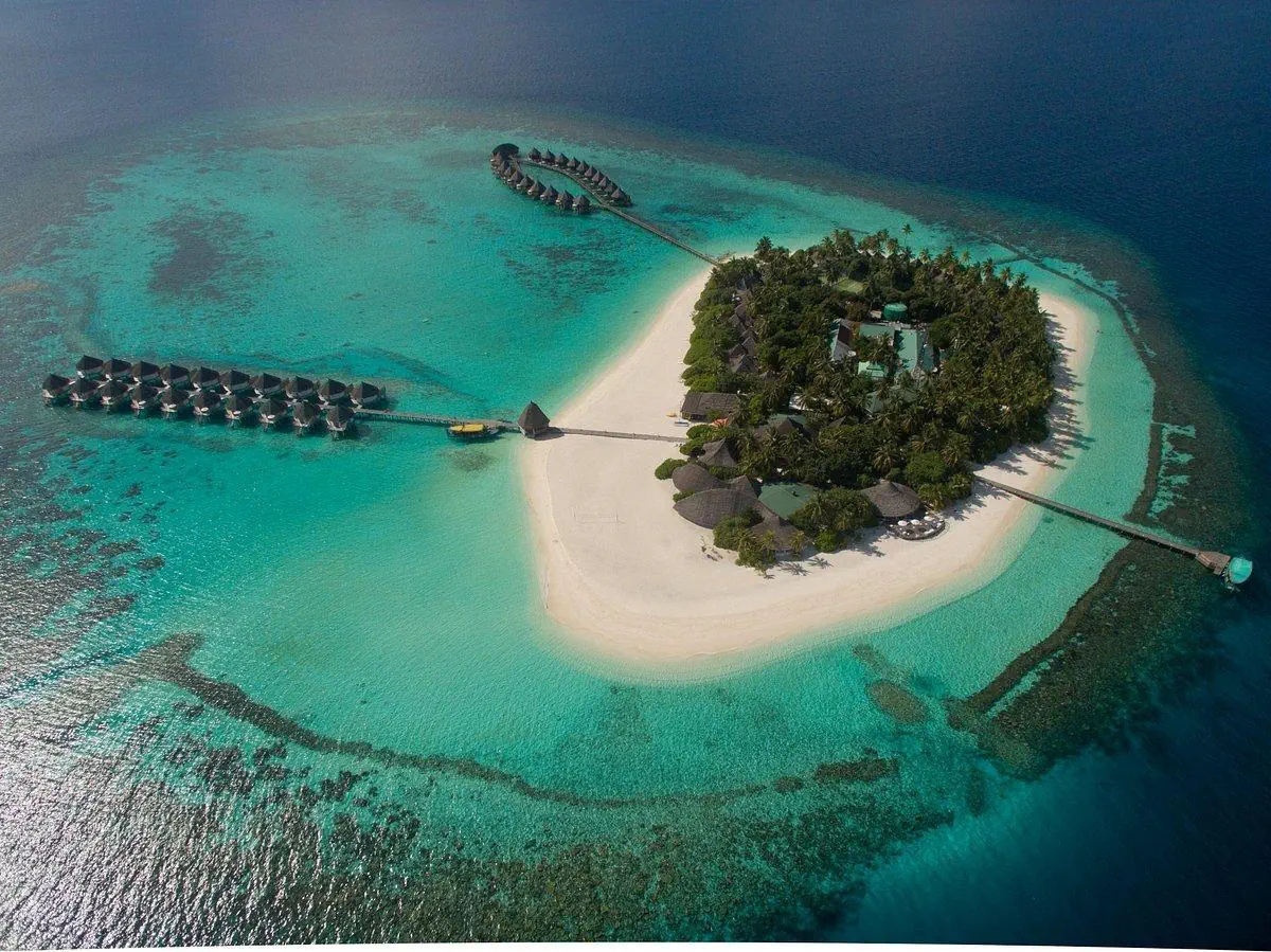 HOTEL Angaga Island Resort & Spa