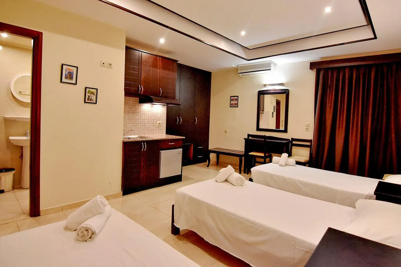 HOTEL 24 Seven Boutique Hotel